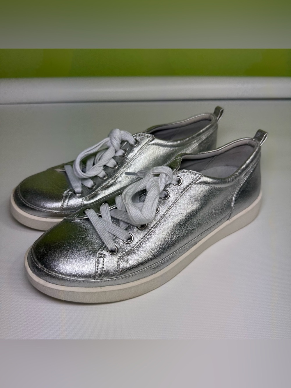 Vionic Winny Sneaker Silver Leather Size 8